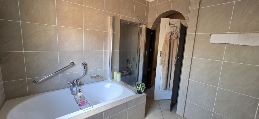 4 Bedroom Property for Sale in Hillcrest Northern Cape